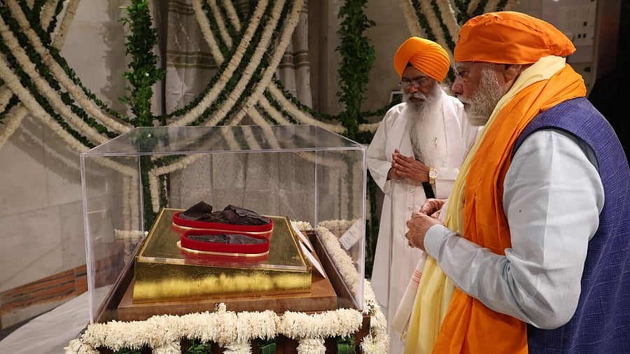 <div class="paragraphs"><p>Prime Minister Narendra Modi during a 'darshan' of the Holy Jore Sahib of Sri Guru Gobind Singh Ji and Mata Sahib Kaur Ji at the Takhat Sri Harimandir Ji Patna Sahib, Bihar. </p></div>