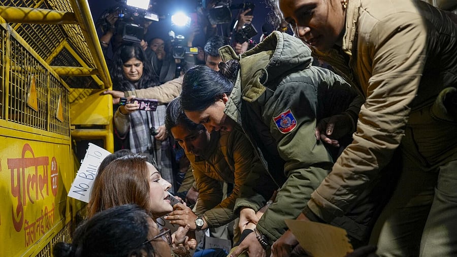 <div class="paragraphs"><p>Police personnel remove activists and people sitting on a ‘dharna’ in protest seeking justice for the Unnao rape case victim, outside the Parliament House complex.</p></div>