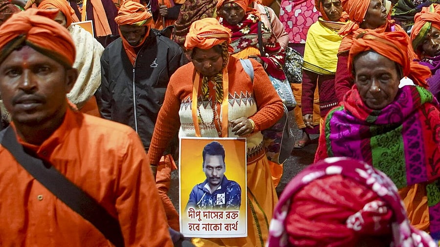 <div class="paragraphs"><p>Members of Hindu organizations protest under the leadership of West Bengal Leader of Opposition Suvendu Adhikari against Bangladesh near the Deputy High Commission of Bangladesh, in Kolkata, Friday, Dec. 26, 2025.</p></div>