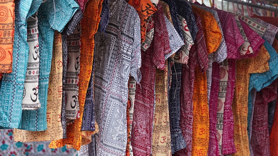 <div class="paragraphs"><p>A representational image of a cloth vendor's shop.</p></div>