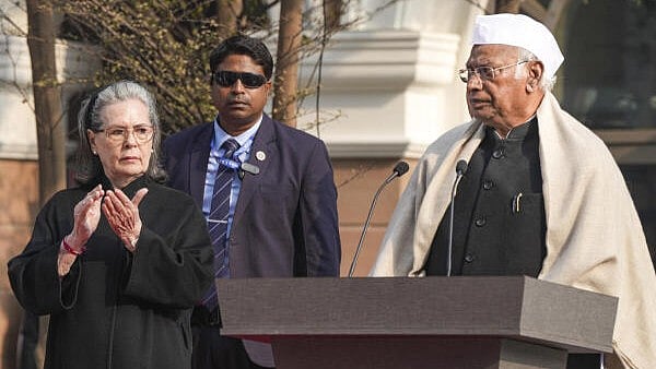 <div class="paragraphs"><p>Congress President Mallikarjun Kharge, right, addresses the gathering during the flag-hoisting ceremony marking the 140th Foundation Day of the party, at Indira Bhawan in New Delhi, Sunday, Dec. 28, 2025. Party MP Sonia Gandhi also seen.</p></div>