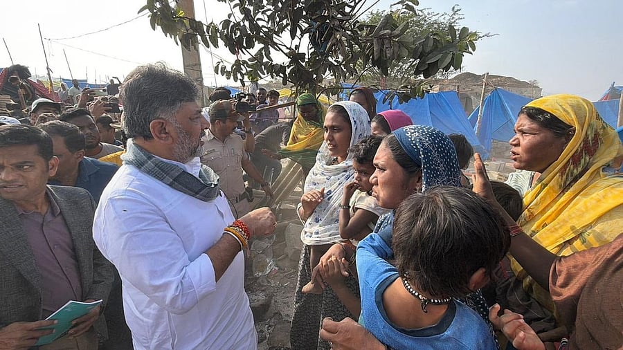 <div class="paragraphs"><p>Deputy Chief Minister DK Shivakumar during an inspection of the Kogilu site in Yelahanka, where hundreds of families were evicted. </p></div>