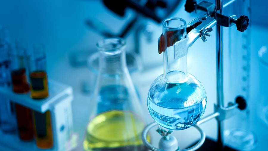 Boiling liquid in round bottom flask in laboratory chemical research and development
Boiling liquid in round bottom flask in laboratory chemical research