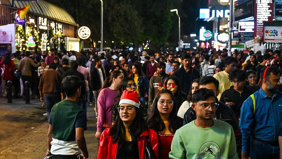 <div class="paragraphs"><p>Representative image showing large crowds flock to Bridged Road and Church Street in Bengaluru.</p></div>
