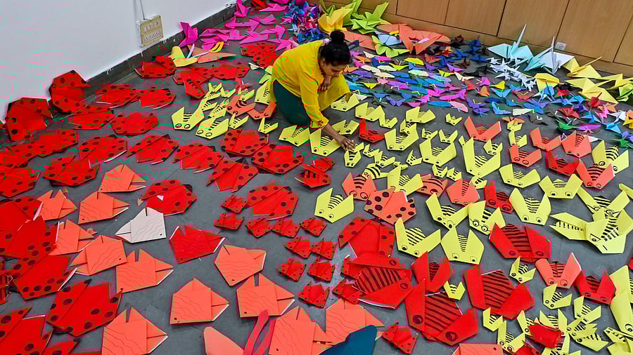 <div class="paragraphs"><p>Preparations underway at Karnataka Chitrakala Parishath for the 23rd Chitra Santhe on January 4, with 1,530 artists from across India and one from Dubai set to participate. </p></div>