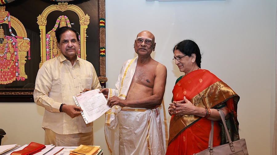<div class="paragraphs"><p>'Rattaiah, a devotee from Guntur, donated Rs 1 crore to the TTD-run Sri Venkateswara Vidyadan Trust,' a press release from the temple body said.</p></div>