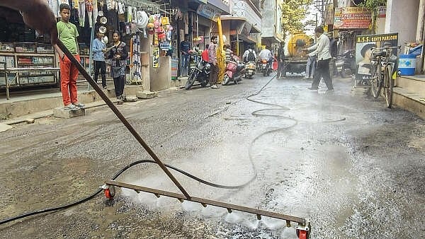<div class="paragraphs"><p>Indore Municipal Corporation workers conduct a cleanliness drive after several people were affected due to consumption of contaminated water at Bhagirathpura area, in Indore, Madhya Pradesh.</p></div>