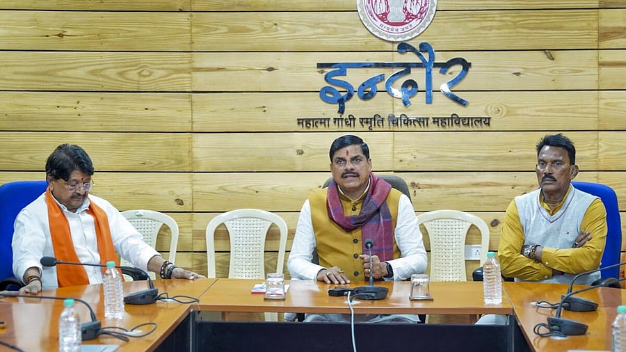 <div class="paragraphs"><p>Madhya Pradesh Chief Minister Mohan Yadav, centre, with Minister Kailash Vijayvargiya, left, during a high-level review meeting regarding the water contamination incident, at M.Y. Hospital in Indore.</p></div>