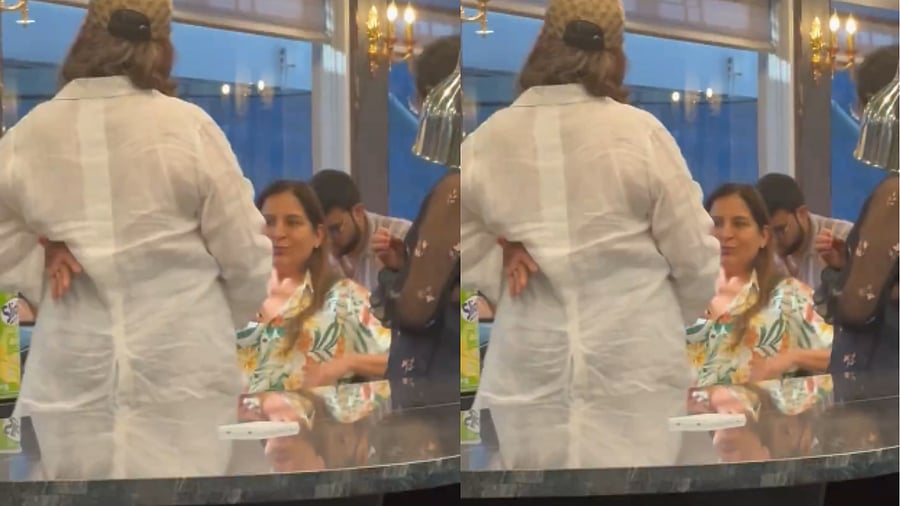 <div class="paragraphs"><p>Kolkata-born techie calls out group of women singing Bollywood songs in public lounge of Vietnam cruise.</p></div>