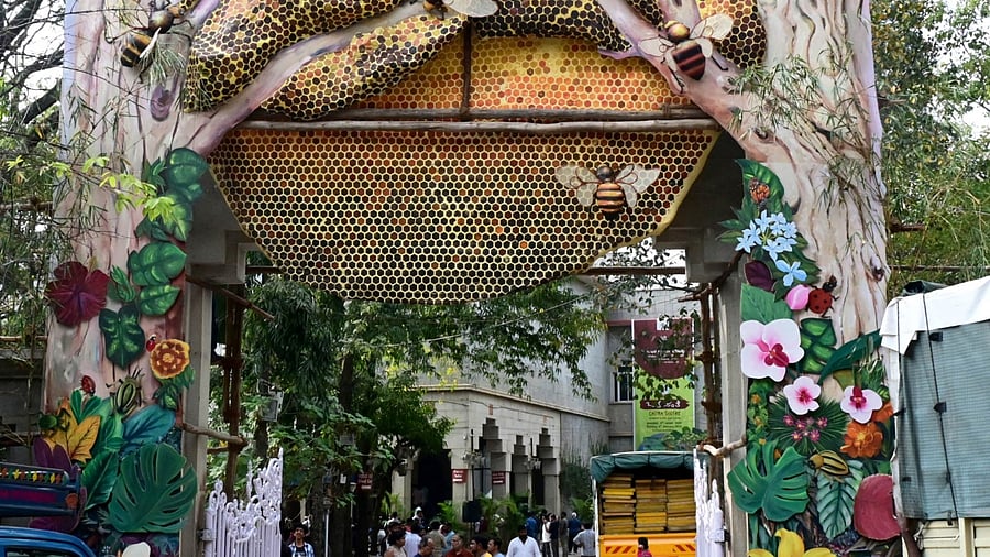 <div class="paragraphs"><p>Traffic curbs in place for Chithra Santhe in Bengaluru today</p></div>