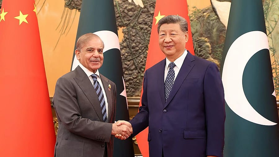 <div class="paragraphs"><p>Chinese President Xi Jinping with Pakistan Prime Minister Shehbaz Sharif.</p></div>
