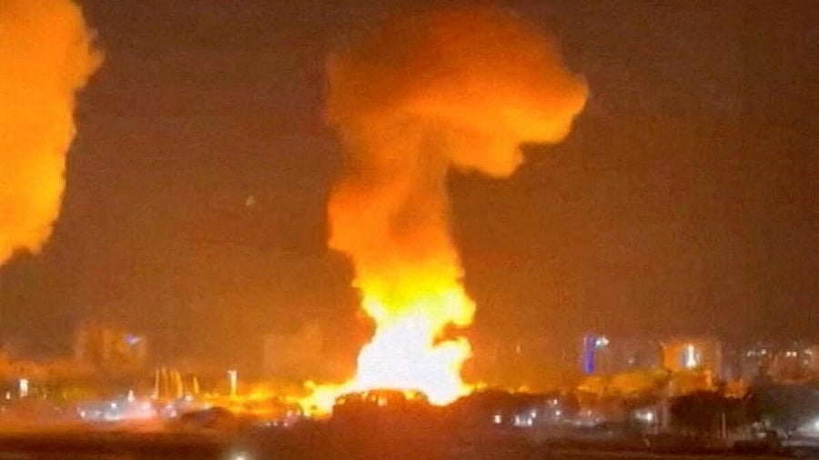 <div class="paragraphs"><p>Smoke rises from explosions in Caracas, Venezuela.</p></div>