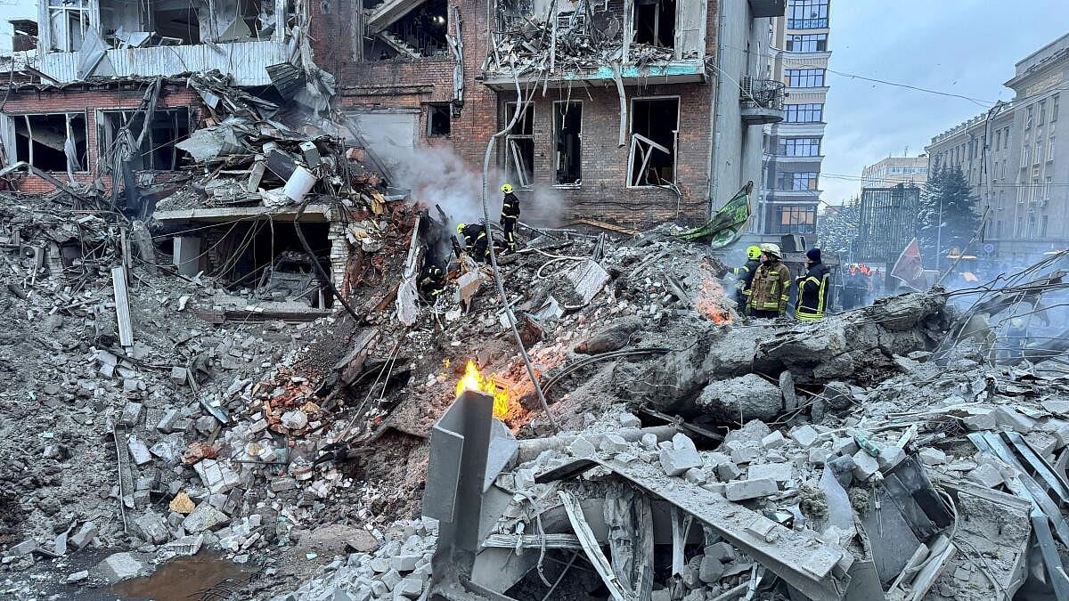 Ukraine Confronts Renewed Russian Offensive Amid Stalled Peace Negotiations