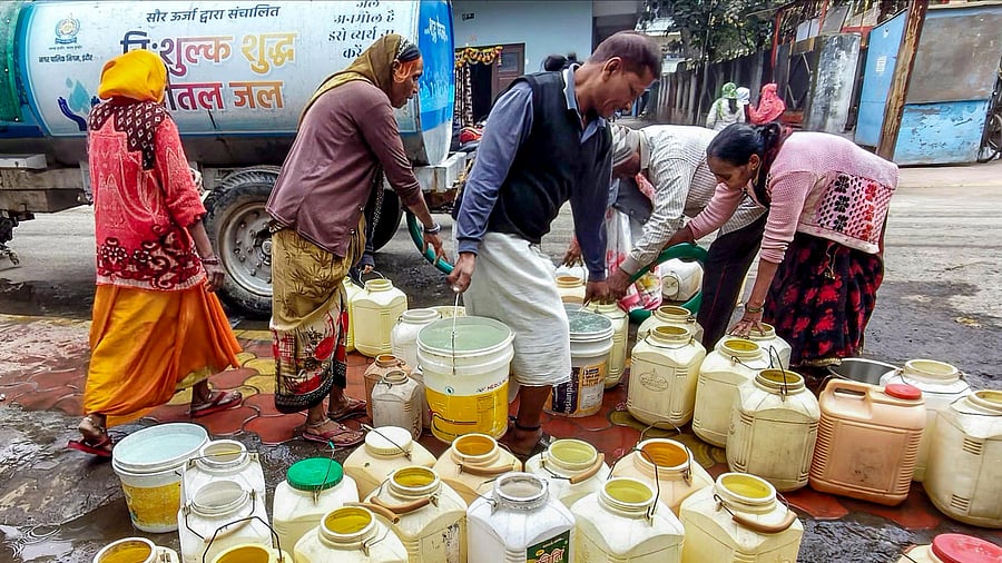 <div class="paragraphs"><p>People fill water from a tanker in the aftermath of deaths due to consumption of allegedly contaminated water, in the Bhagirathpura area of Indore.</p></div>
