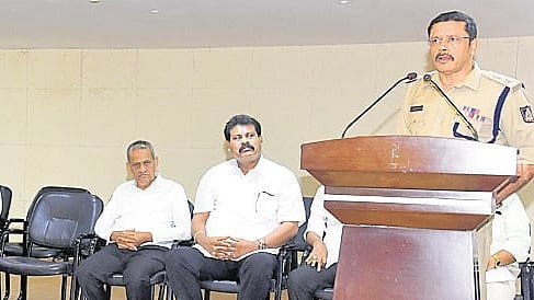 <div class="paragraphs"><p>DCP (crime and traffic) Ravishankar speaking during a workshop on cybercrimes and compliance with security-related guidelines in cooperative societies, in Mangaluru.</p></div>