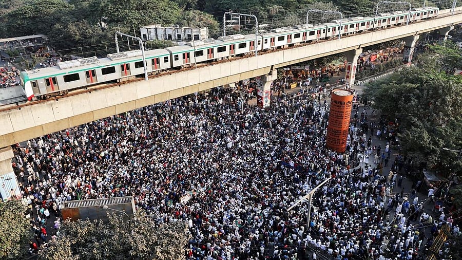 <div class="paragraphs"><p>During the march, demonstrators chanted slogans such as 'We will not let Hadi’s blood go in vain,'</p></div>