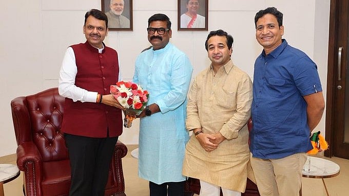 <div class="paragraphs"><p> Former MNS leader Santosh Dhuri joins BJP in the presence of Maharashtra Chief Minister Devendra Fadnavis.</p></div>
