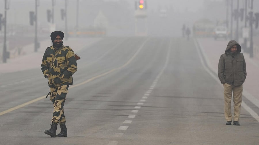 <div class="paragraphs"><p>Security personnel keep vigil on a foggy winter morning, in New Delhi.</p></div>