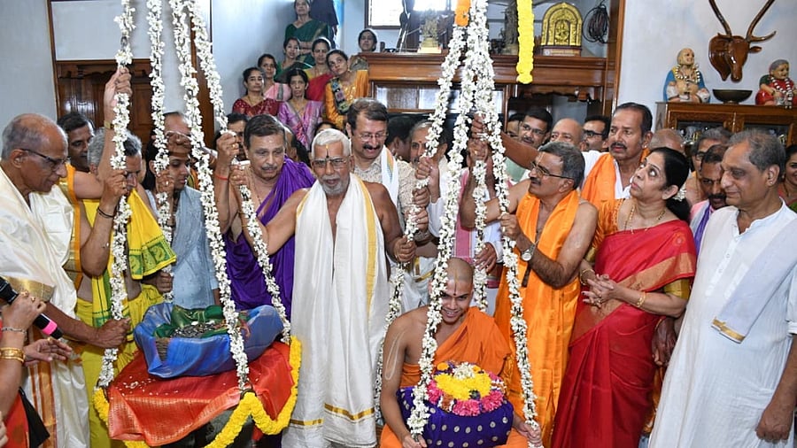 <div class="paragraphs"><p>Vedavardhana Teertha swamiji of Shiroor matha, who will be ascending Paryaya Sarvajna peeta at Udupi Krishna temple on January 17, participates in `Thulabhara' ritual organised at Manjuprasaada on KAdri Kambla road in Mangaluru on Monday.</p></div>