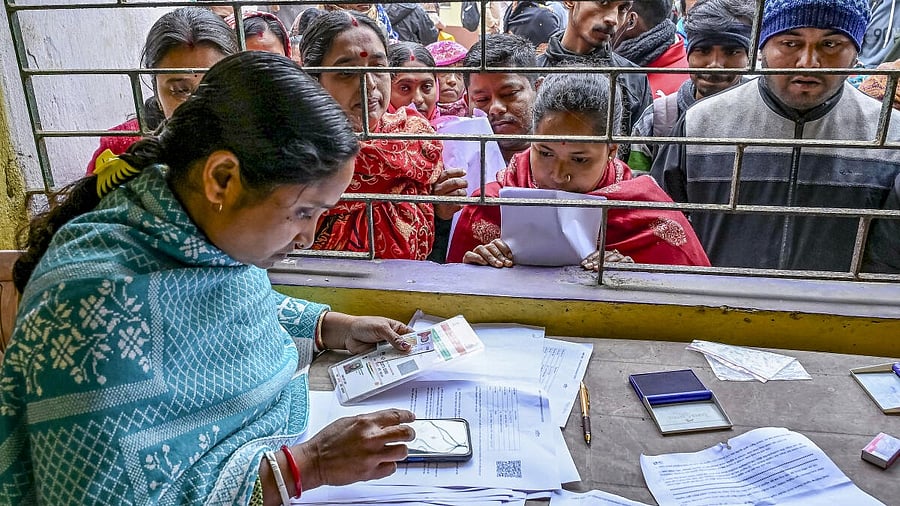 <div class="paragraphs"><p>People wait at a centre during hearings under the Special Intensive Revision (SIR) of the electoral rolls, in Nadia, West Bengal.</p></div>