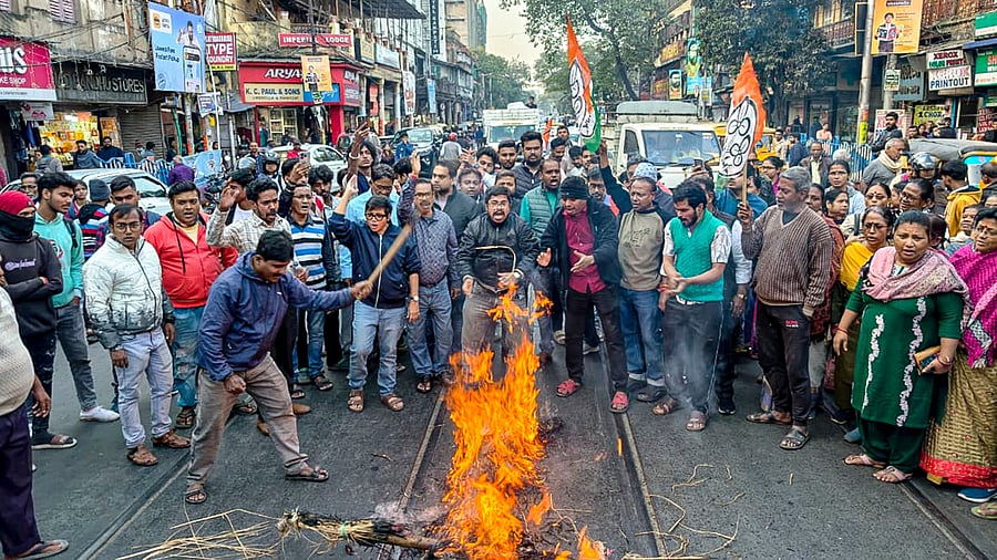 <div class="paragraphs"><p>TMC members stage a demonstration against the ED raid at the office of I-PAC, in Kolkata, on Thursday. </p></div>