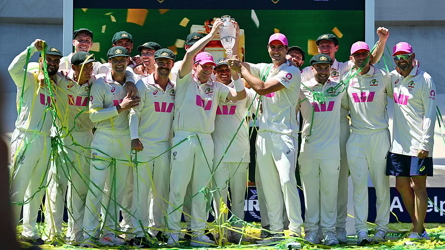 <div class="paragraphs"><p>Australian players celebrate with the Waterford Crystal Ashes Trophy.</p></div>