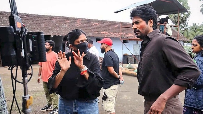 <div class="paragraphs"><p>Sudha Kongara with Sivakartikeyan on the sets of <em>Parashakti</em>.</p></div>