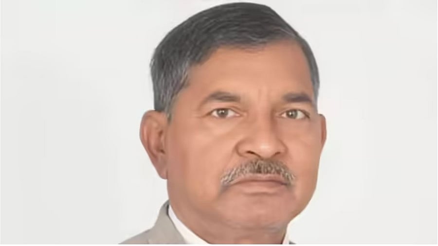 <div class="paragraphs"><p>Vijay Singh Gond</p></div>