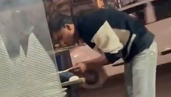 <div class="paragraphs"><p>The cook was identified as Javed Ansari, a resident of Muradnagar town, the police said.</p></div>