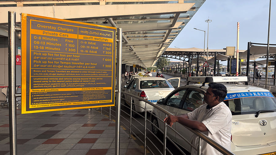 <div class="paragraphs"><p>A board mentioning overstay charges for private vehicles&nbsp;put up at the arrival pickup zone at the Kempegowda International Airport in Bengaluru.</p></div>