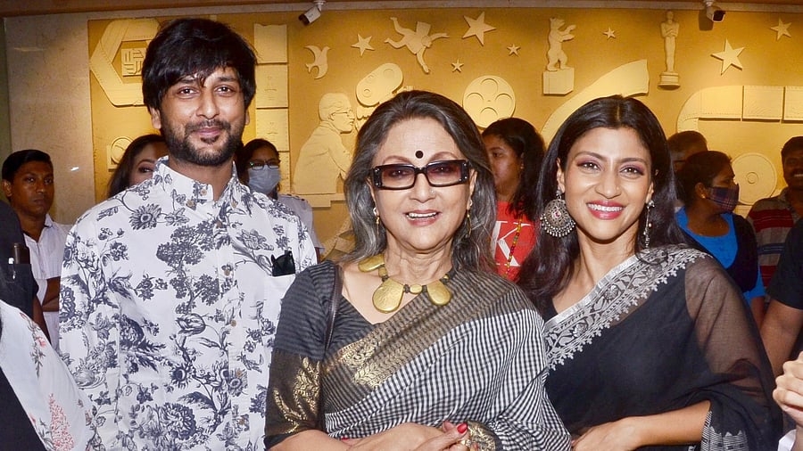 <div class="paragraphs"><p>Aparna Sen with daughter actress Konkona and actor Tanmay Dhandhania at the Kolkata film festival</p></div>
