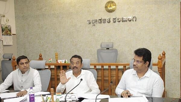 <div class="paragraphs"><p>Karnataka Border&nbsp;Area&nbsp; Development Authority Chairman Somanna Bevinamarad (Middle) addresses review meeting.</p></div>