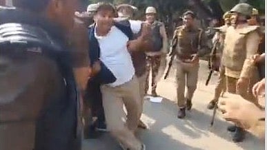 <div class="paragraphs"><p>A screengrab of the video.</p></div>