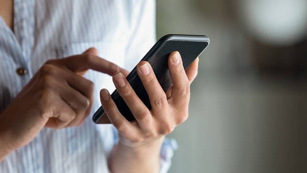 Chinese App 'Are You Dead?' Gains Popularity Among People Living Alone