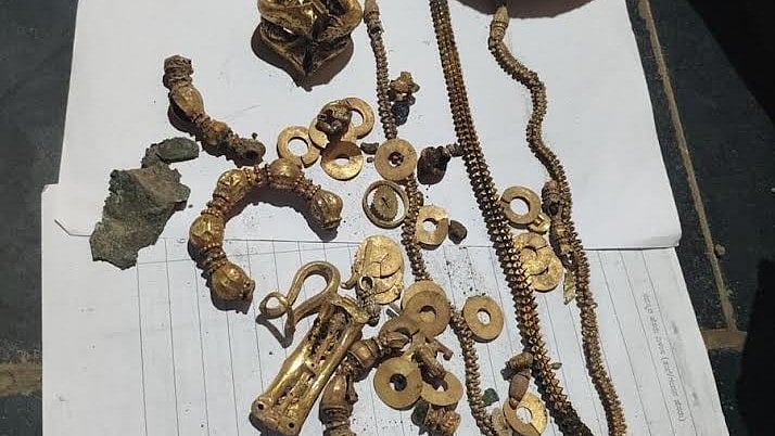 <div class="paragraphs"><p>Gold ornaments, weighing around half kg, hidden in a copper pot, were discovered while digging for the foundation at a plot in Lakkundi, Gadag district.</p></div>