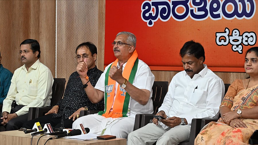 <div class="paragraphs"><p>MLC Pratapsimha Nayak addressing mediapersons at BJP office in Mangaluru on Tuesday.</p></div>