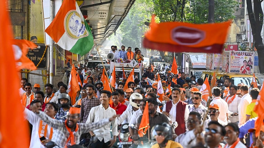 <div class="paragraphs"><p>Shiv Sena (UBT) leader Aaditya Thackeray with MNS leader Amit Thackeray during a rally on the last day of campaigning for the civic elections, in Mumbai.</p></div>