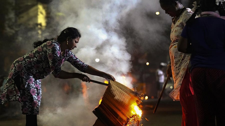 <div class="paragraphs"><p>People light a bonfire on the occasion of ‘Bhogi’ marking the commencement of the multi-day Tamil harvest festival ‘Pongal’, in Chennai, Tamil Nadu, early Wednesday.</p></div>
