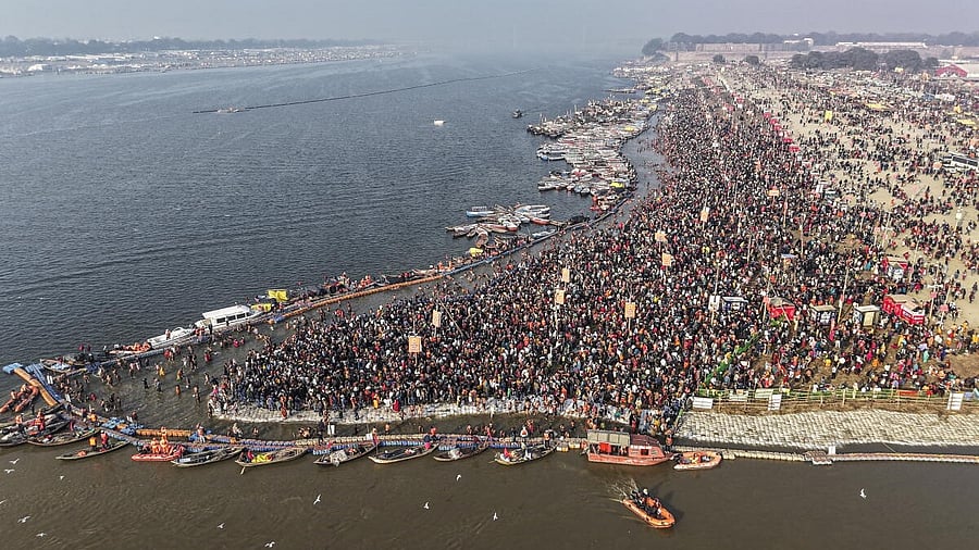 <div class="paragraphs"><p>People gather to take a holy dip at the Sangam on the occasion of 'Makar Sankranti' festival, during the ongoing 'Magh Mela', in Prayagraj.</p></div>