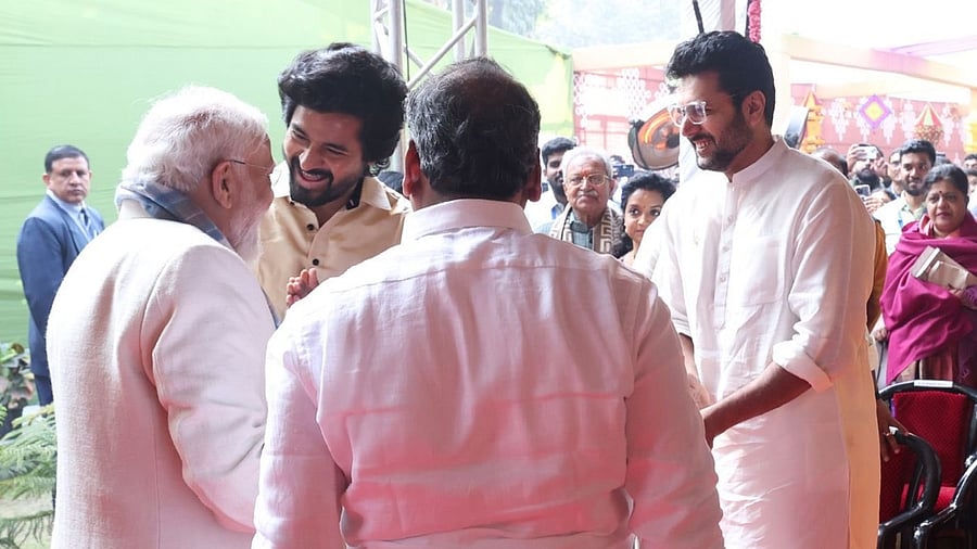 <div class="paragraphs"><p><em>Parasakthi</em> actors Sivakarthikeyan and Ravi Mohan meet PM Modi&nbsp;at Union Minister L Murugan's residence in the national capital on January 14 during a Pongal celebration event.&nbsp;</p></div>