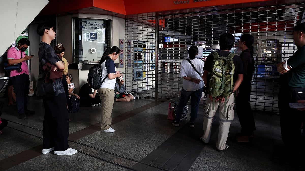 Crane Collapses on Passenger Train in Northeast Thailand, Fatalities Feared