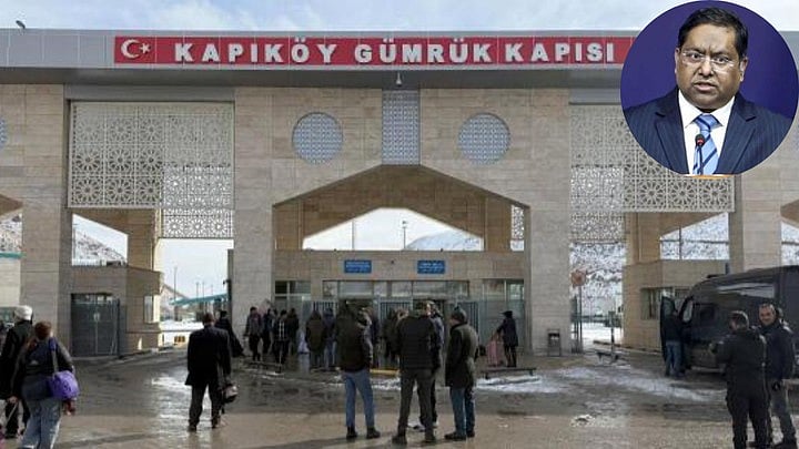 <div class="paragraphs"><p>People stand at the Kapikoy Border Gate, between Turkey and Iran, Insert: Randhir Jaiswal</p></div>