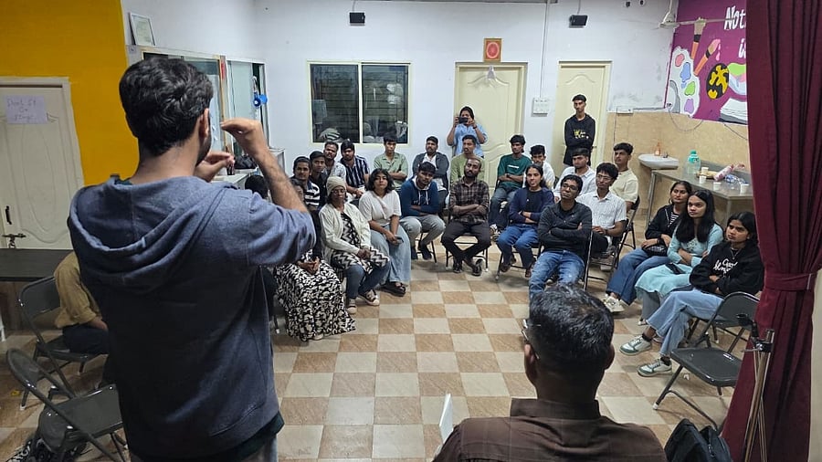 The latest meetup of Deaf Bookwave in the city drew 32 participants. 