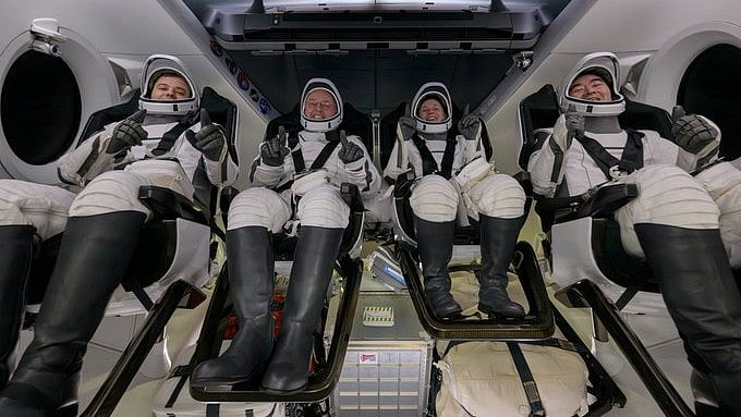 SpaceX Crew Dragon Returns Safely to Earth with Ailing Astronaut and Crew