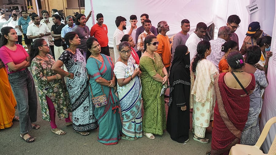 <div class="paragraphs"><p>People wait in queues outside a polling booth before casting their votes in the civic polls, in Mumbai</p></div>