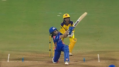 <div class="paragraphs"><p>Nat Sciver-Brunt came in place of Hayley Matthews in the MI playing XI, while UPW remained unchanged.&nbsp;</p></div>