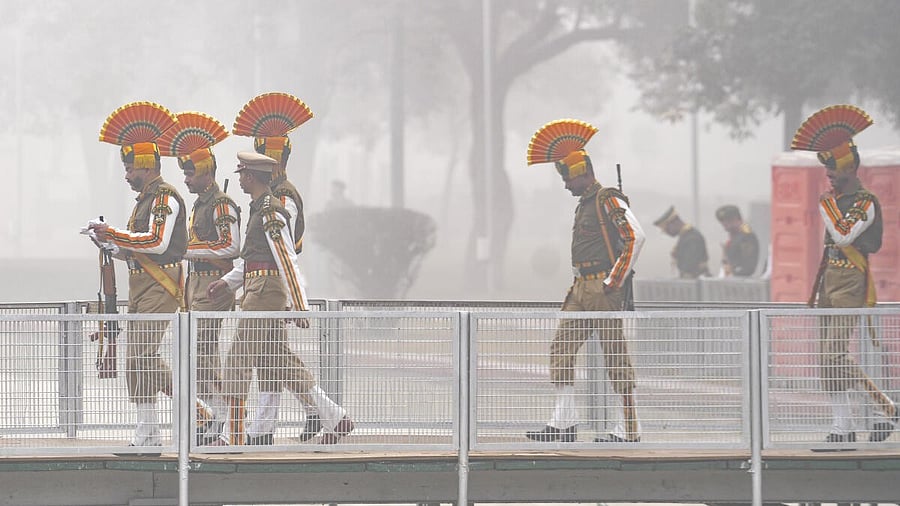 <div class="paragraphs"><p>Security personnel during rehearsals on a cold and foggy winter morning, ahead of the Republic Day Parade, in New Delhi, Friday, Jan. 16, 2026.</p></div>