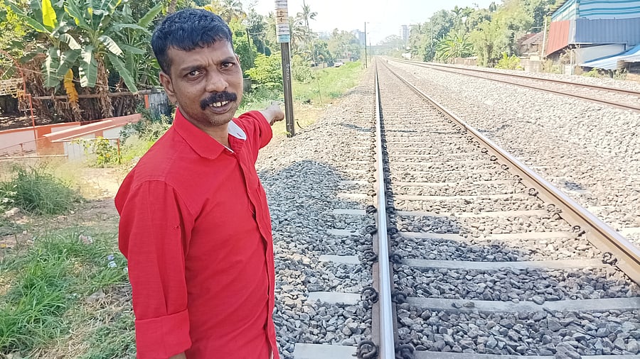 <div class="paragraphs"><p>Vinu P stands by the railway track in Aluva, from where he has recovered the bodies of many victims of train runovers.</p></div>