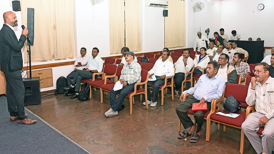 <div class="paragraphs"><p>&nbsp;Cluster head of Canara Robeco M S Sumanth conducts an investor education and awareness initiative #smartTomorrows, organised by Prajavani and Canara Robeco, in Mysuru, on Friday.<br></p></div>