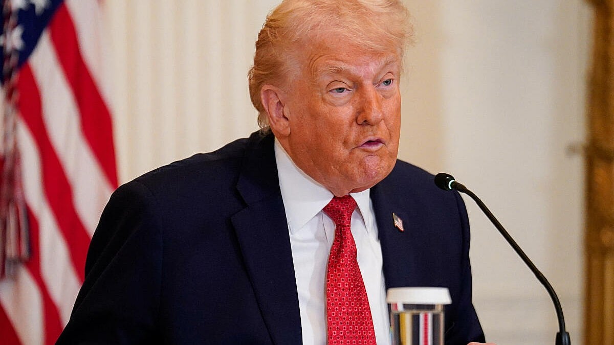 Trump Threatens Tariffs Over Greenland, Lawmakers Aim to Ease Tensions